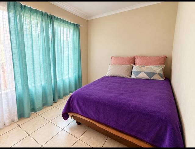 2 BEDROOM TOWNHOUSE FOR SALE IN ROOIHUISKRAAL NORTH